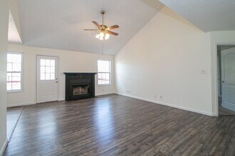 1325 Meredith Way in Clarksville, TN - Building Photo - Building Photo