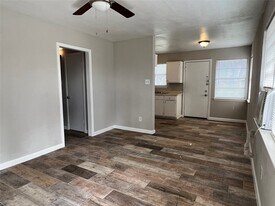 8713 Peachtree St in Houston, TX - Building Photo