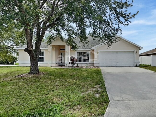 property at 1702 SW Penrose Ave