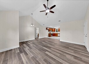 106 Eastview Dr in Crestview, FL - Foto de edificio - Building Photo