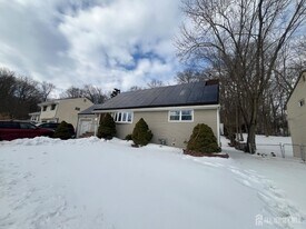 7 Sparta Ct in South Amboy, NJ - Building Photo