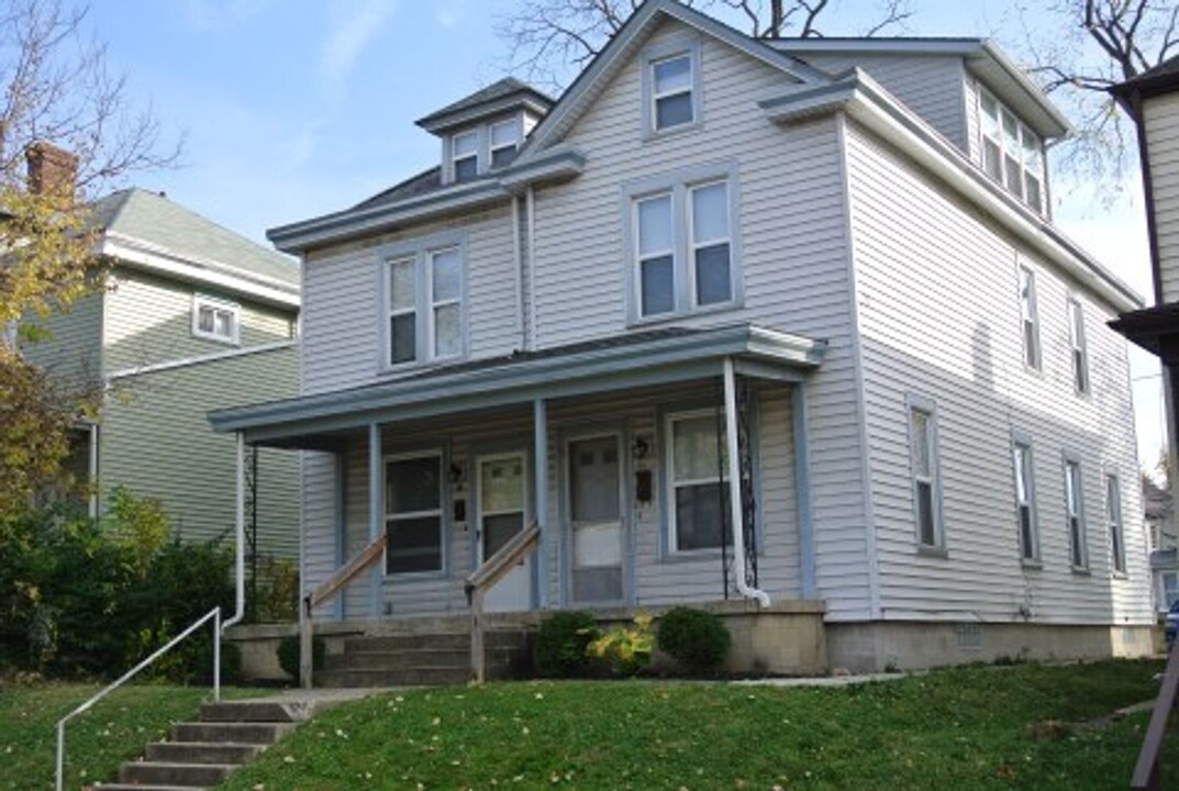 49 W Maynard Ave in Columbus, OH - Foto de edificio