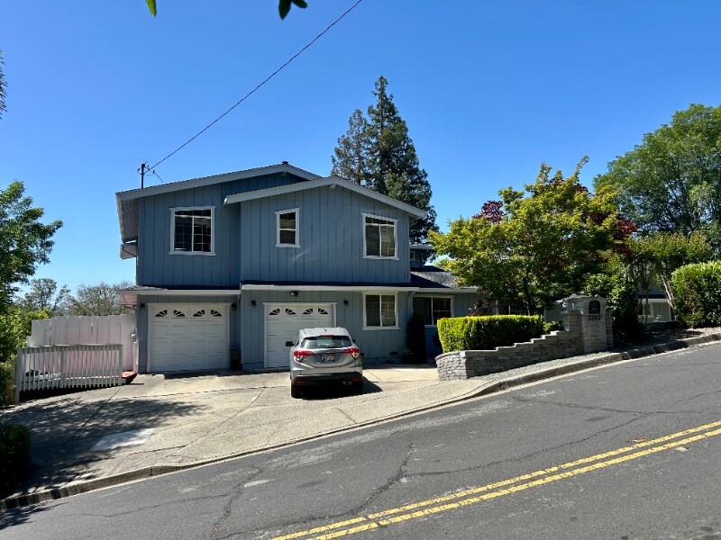 1180 Sierra Vista Way in Lafayette, CA - Foto de edificio