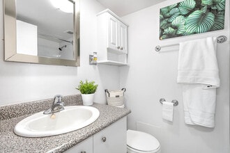 1 Pl. de la Belle-Rive in Laval, QC - Building Photo - Building Photo