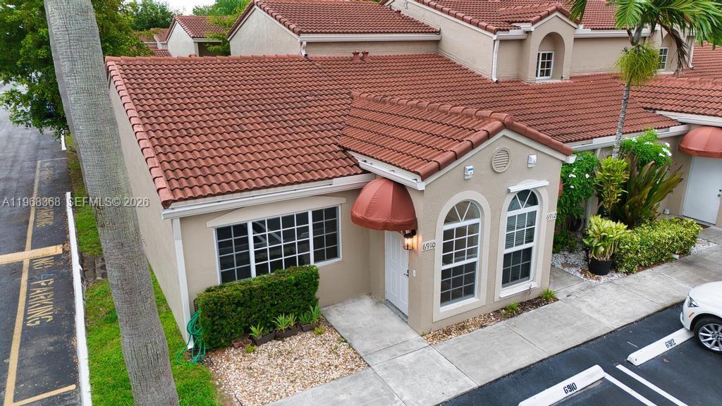 6910 NW 166th Terrace in Hialeah, FL - Building Photo