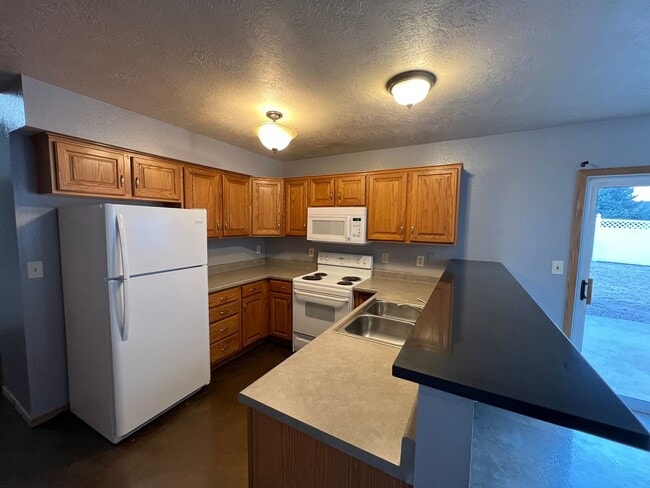 1602 S Campbell Trail