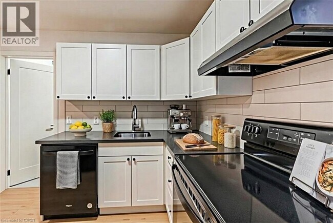 461 King St E in Hamilton, ON - Building Photo - Building Photo