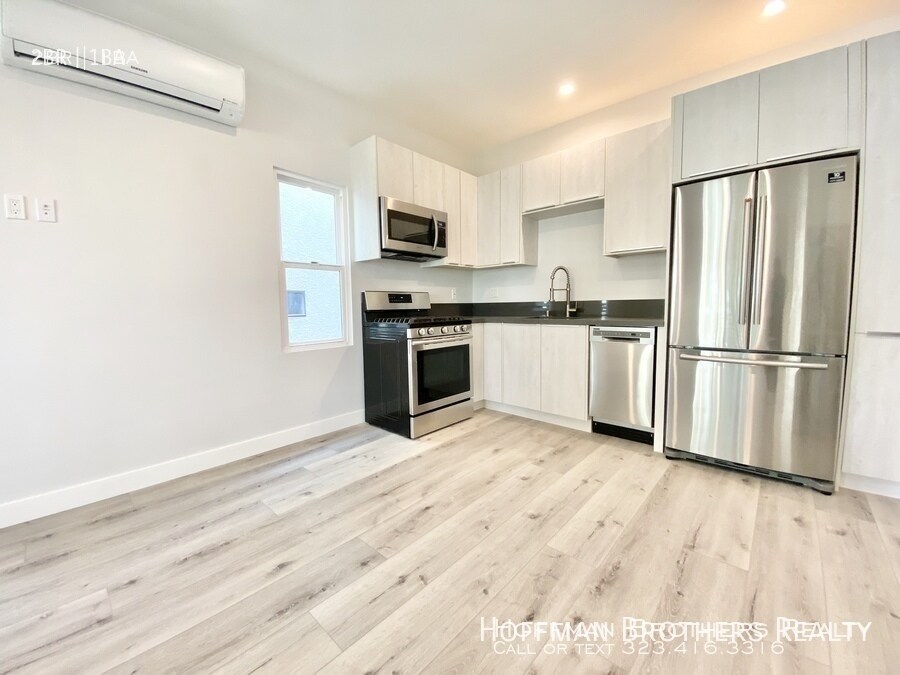 141 N Swall Dr in West Hollywood, CA - Building Photo