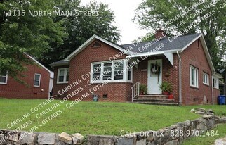 1115 N Main St in Hendersonville, NC - Building Photo