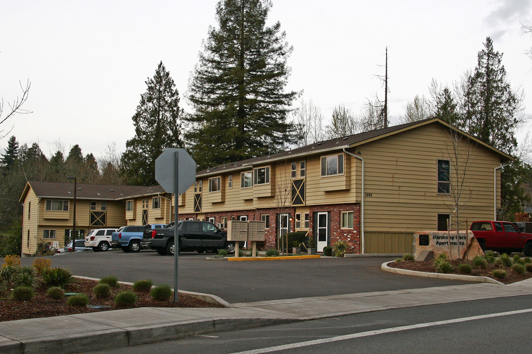 Harmony Park Apartments in Milwaukie, OR - Building Photo