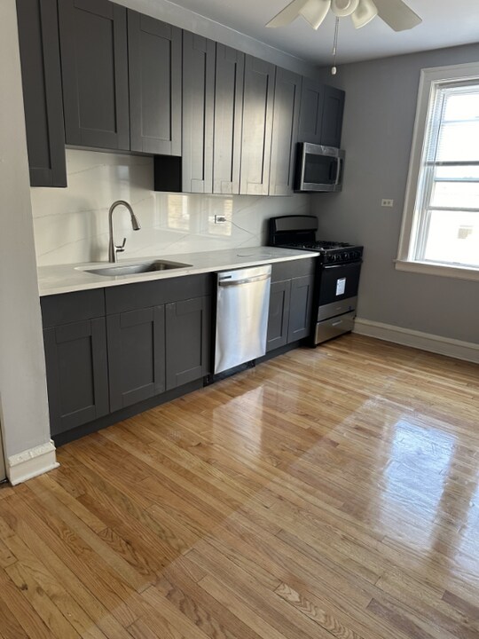 5031 N Harding Ave in Chicago, IL - Building Photo