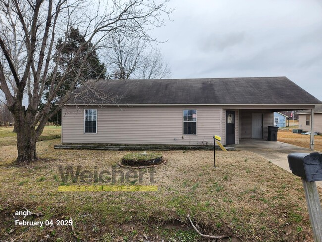 302 E Locust St in Paragould, AR - Foto de edificio - Building Photo