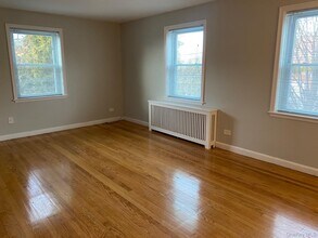 49-16 Douglaston Pkwy in Queens, NY - Building Photo - Building Photo