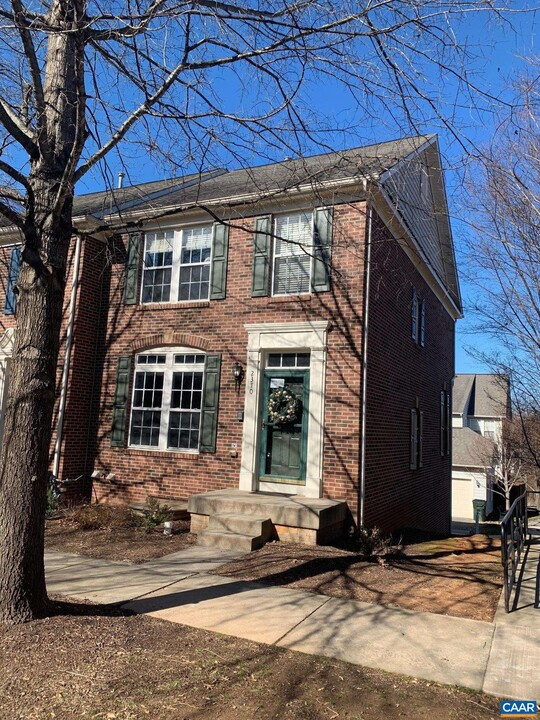 2370 Abington Dr in Charlottesville, VA - Building Photo