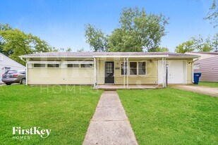 4931 Karen Dr in Lawrence, IN - Building Photo