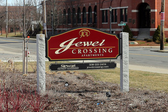 Jewel Crossing in North Attleboro, MA - Building Photo - Building Photo