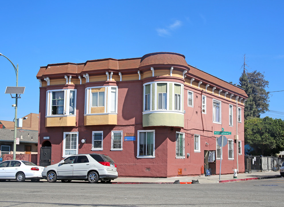 9996 International Blvd in Oakland, CA - Building Photo