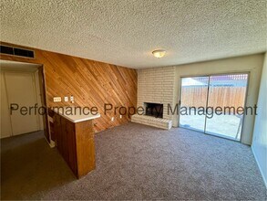 5060 Easton Dr in Bakersfield, CA - Building Photo - Building Photo