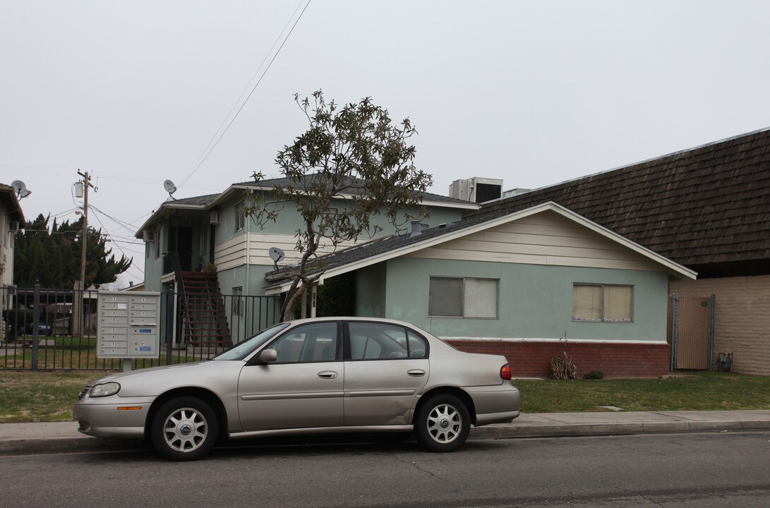 161 Starr Ave in Turlock, CA - Foto de edificio