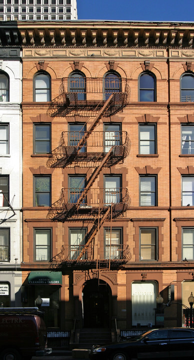 231-233 E 53rd St in New York, NY - Building Photo