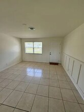 6750 Snow White Dr in Jacksonville, FL - Building Photo - Building Photo