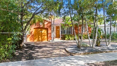 911 NE 72nd Terrace in Miami, FL - Building Photo - Building Photo