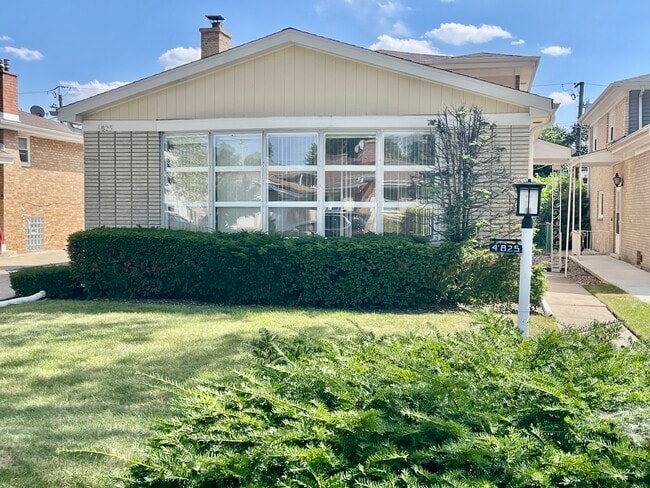 property at 4825 Sherwin Ave