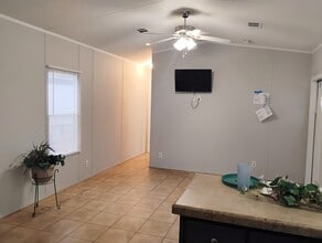 110 N Michigan St in Lawrence, KS - Foto de edificio - Building Photo