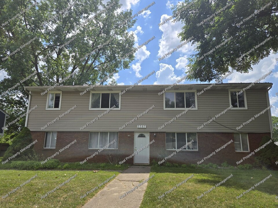 5587 Tulip Ct in Portage, IN - Foto de edificio