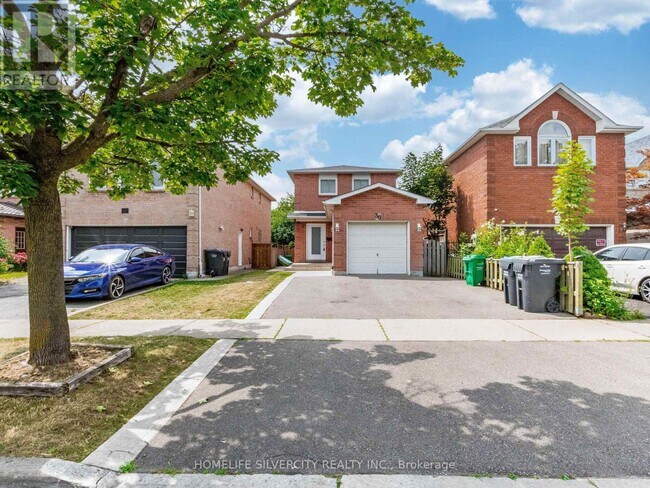 30 Castlehill Rd in Brampton, ON - Building Photo - Building Photo