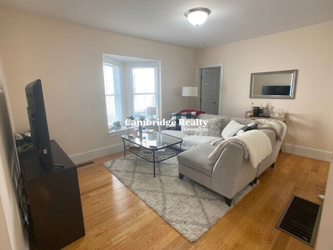 16 Willard Ave, Unit 1 in Medford, MA - Building Photo - Building Photo
