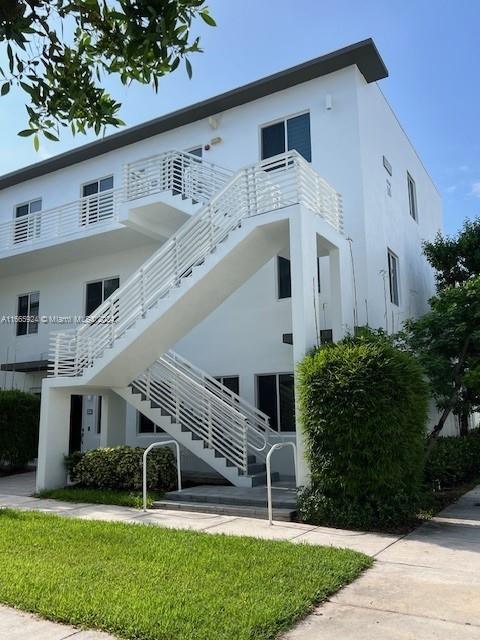 10229 NW 64th Terrace in Doral, FL - Building Photo