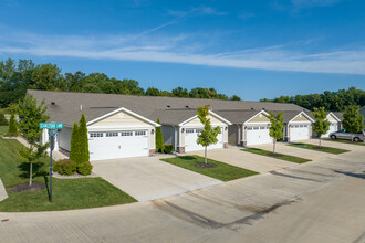 Redwood Sugarcreek Township in Dayton, OH - Foto de edificio - Building Photo