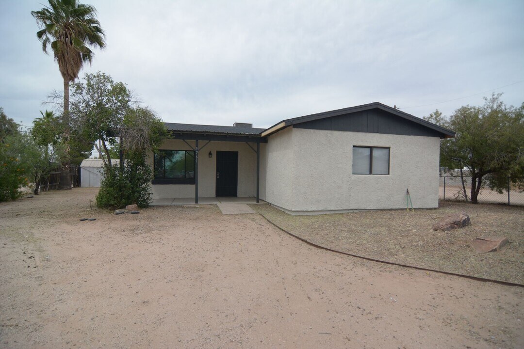 5761 E 28th St in Tucson, AZ - Building Photo