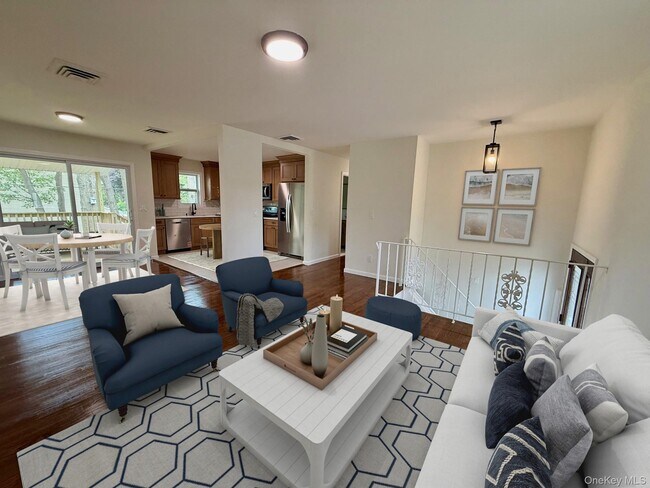 30 7th St in Holbrook, NY - Foto de edificio - Building Photo