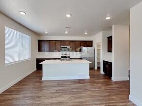 3324 Fields Ave in Syracuse, UT - Foto de edificio - Building Photo