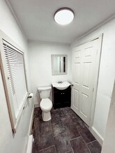 20 Park St, Unit C in Stafford, CT - Foto de edificio - Building Photo