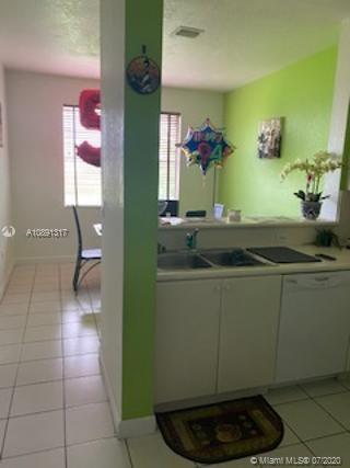 17660 NW 73rd Ave-Unit -206-3 in Hialeah, FL - Foto de edificio - Building Photo