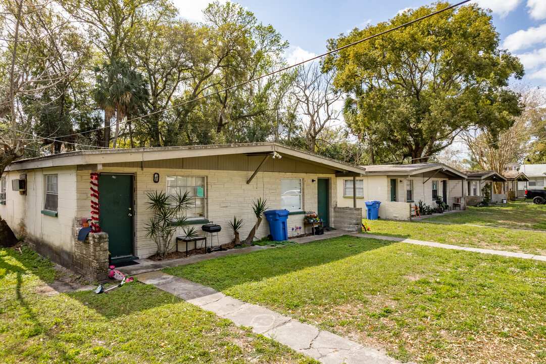 917-919 E 123rd Ave in Tampa, FL - Building Photo