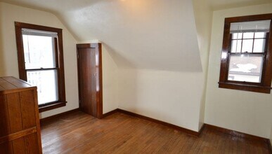 16 N Broom St, Unit 3 in Madison, WI - Foto de edificio - Building Photo