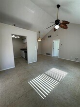 5053 N Beach Rd, Unit 8 in Englewood, FL - Building Photo - Building Photo