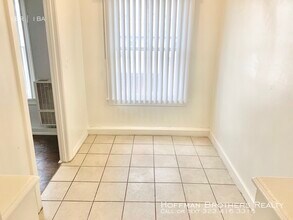 520 S Mariposa Ave-Unit -401B in Los Angeles, CA - Foto de edificio - Building Photo