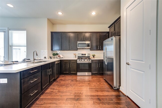 8803 Hollister Pine Ct