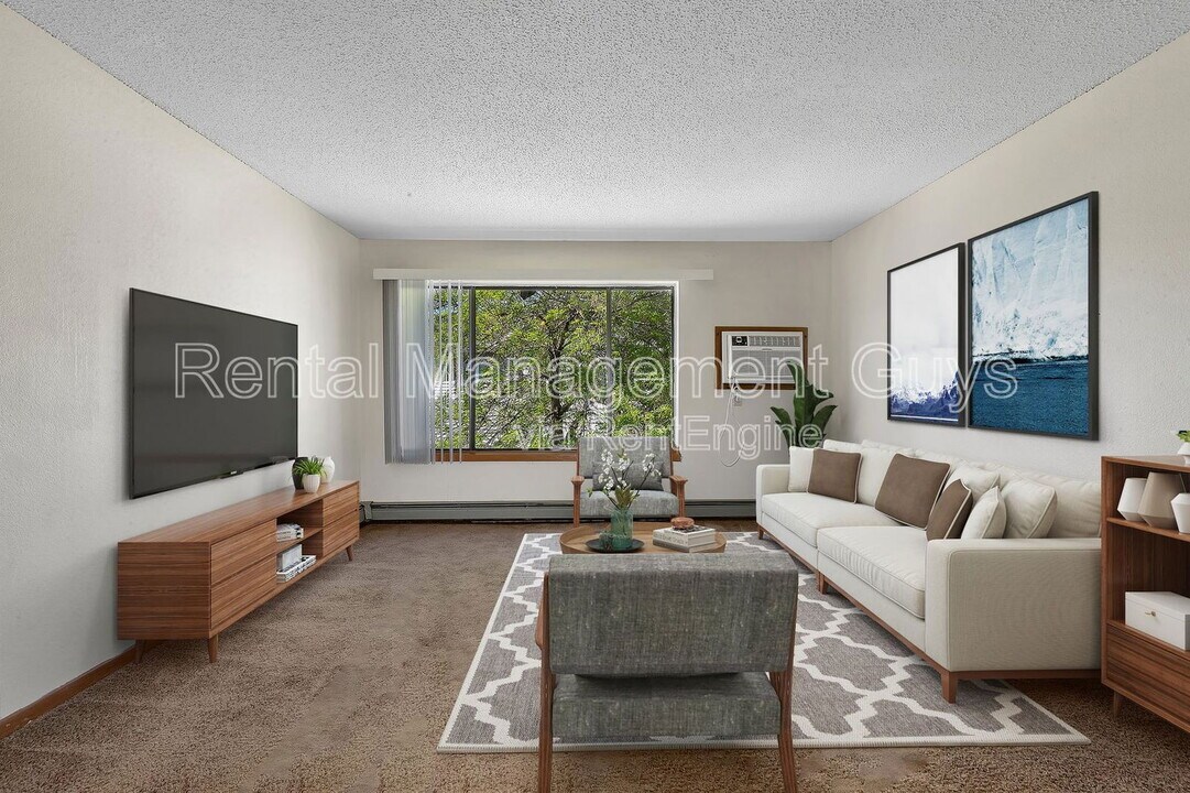 131 Cedar Ct E in St. Joseph, MN - Building Photo