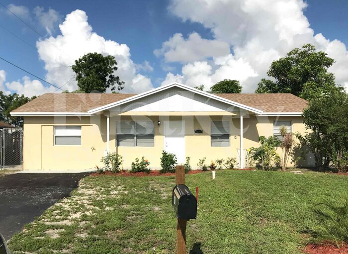 1731 NW 1st Terrace in Pompano Beach, FL - Building Photo