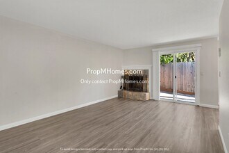 6912 SW 104th Ave in Beaverton, OR - Building Photo - Building Photo