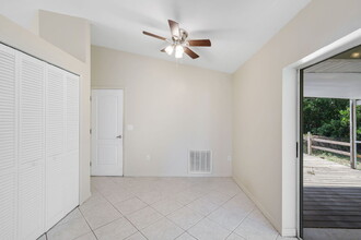 18500 Tampa Rd in Ft. Myers, FL - Foto de edificio - Building Photo