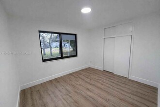 6849 SW 12th St in Pembroke Pines, FL - Building Photo - Building Photo