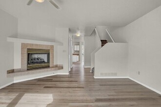 6925 Yellowpine Dr in Colorado Springs, CO - Foto de edificio - Building Photo