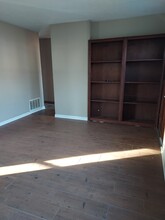 5804 Loretta St in Louisville, KY - Foto de edificio - Building Photo